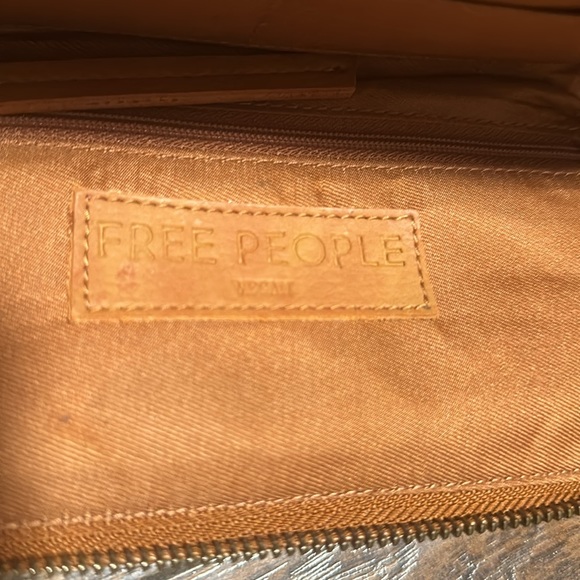 Free People wallet - Picture 2 of 4